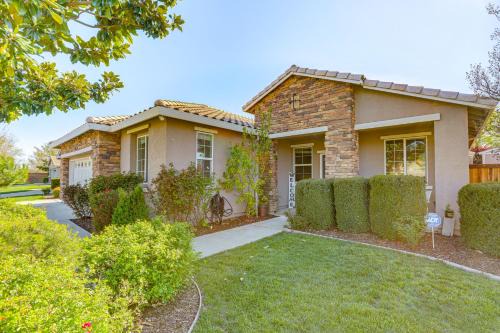 7 Mi to Dtwn Home with Fenced Yard in Roseville!