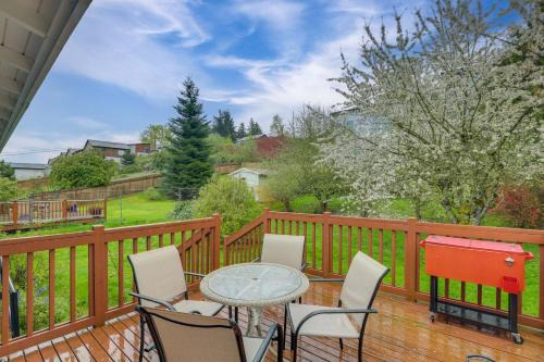 7 Mi to Dtwn Pet-Friendly Abode in Seattle!