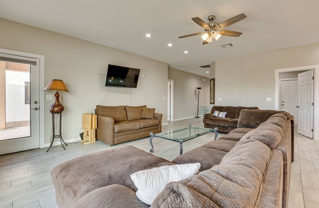 7 Mi to Golf: Mtn-View Retreat in Bullhead City