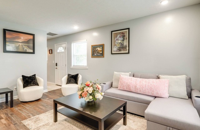 7 Mi to Louisville: Family-Friendly Jefferson Home
