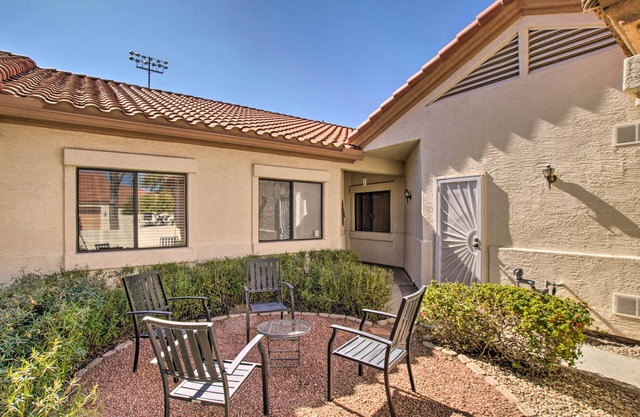 7 Mi to Mill Ave: BBQ-Ready Mesa Townhouse