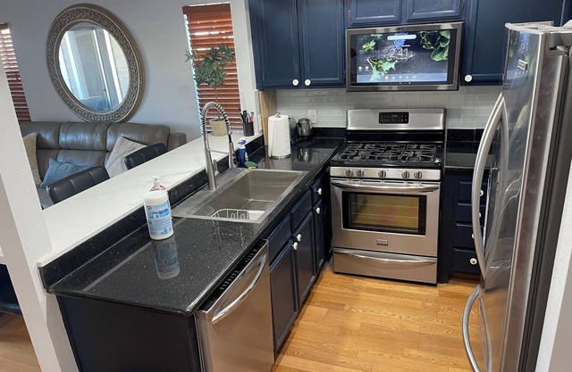 7 miles to downtown LA quiet safe home with 2 car garage .