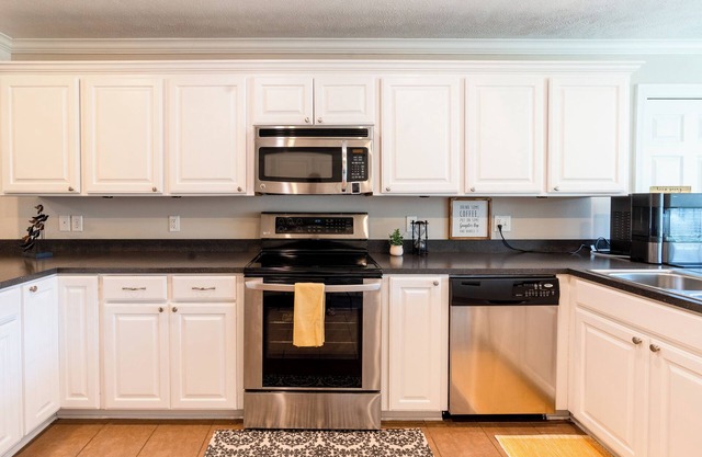 7 min to Harding University NEW LISTING Feel at home "Compass Retreat Searcy, AR