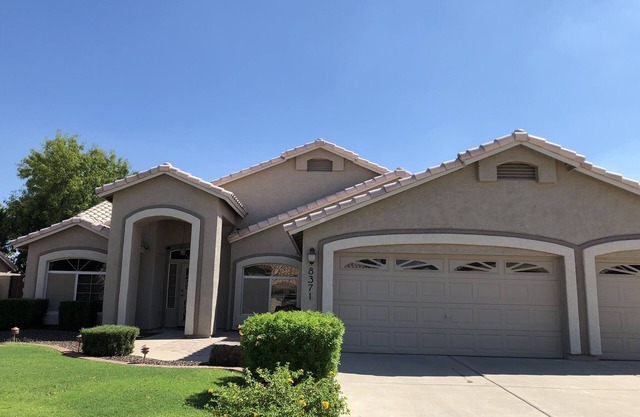 7 min to Peoria Sports Complex! Putting Green, Pool & Spa!