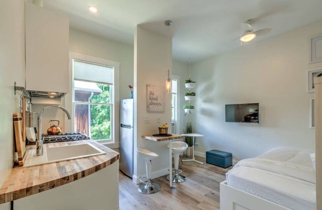 Miraculously Modern in a Vintage Shell - Midtown