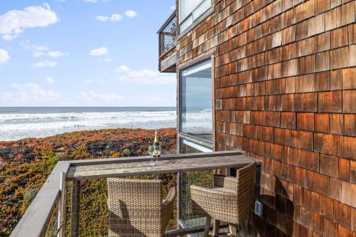 7 Pelican! Sweeping Ocean Views & Front Row Beach Access