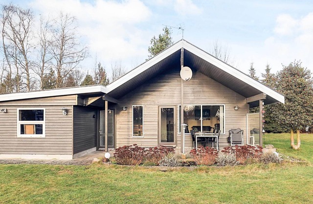 Gemütliches Ferienhaus in Hals mit Terrasse