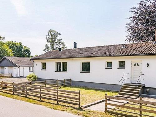 7 person holiday home in YNGSJÖ-By Traum
