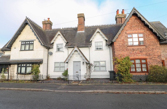7 THE VILLAGE, character holiday cottage in Stanley, Derbyshire