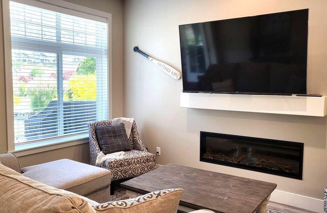 #70 - Escape to Sandy Cove Cottage, a beautifully appointed getaway steps from the beach and pools