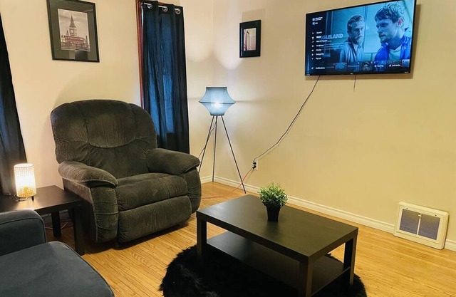 70’s Style 2 Bedroom + Kitchen
