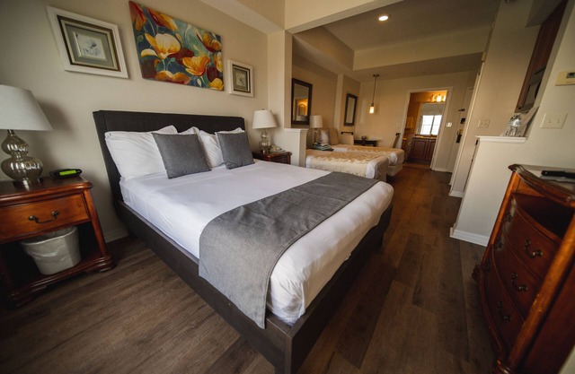 705H Luxury suite w/ Pool view close to Universal Studios Orlando