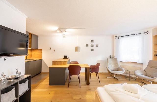 7304 Pure Freude in dieser stilvoll renovierten Wohnung mit moderner Kueche