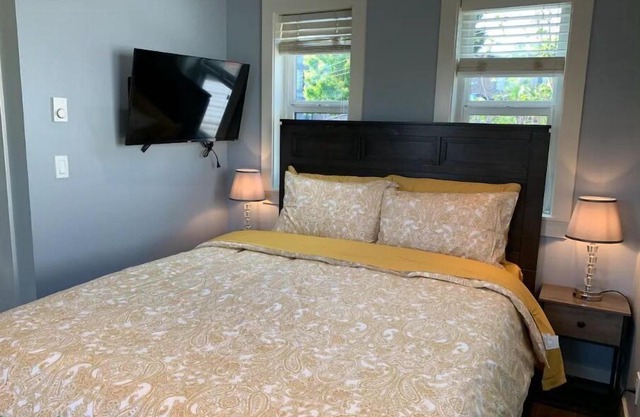 7388-Bright, Private, 2-Story, Laneway House