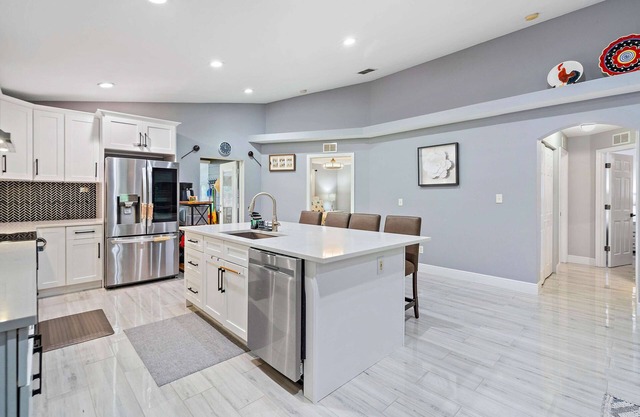 76th Av Pinellas Park Centralized & Spacious House