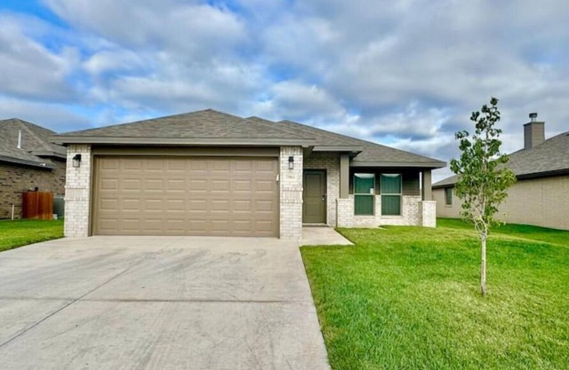 [7905] New modern, 3 BRD, 2 BA, 2 car garage home.