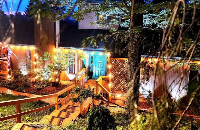 7Bdr/5Bth, Amazing View, Lake/Swim. 1/2 ml Ski Hunter Resort, Hot Tub/Sauna.Golf
