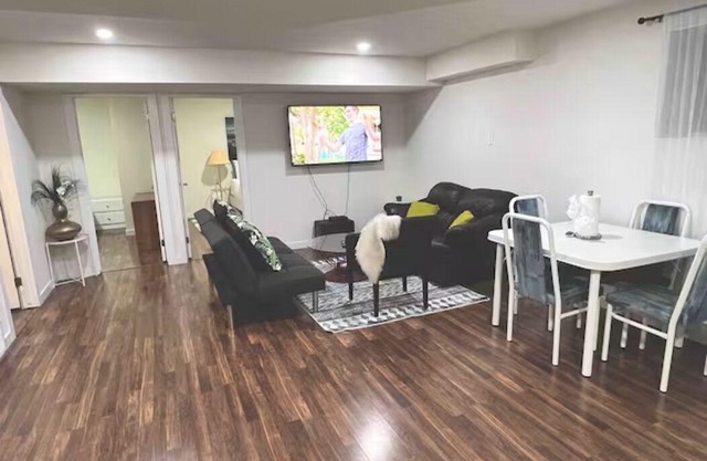 7BDRM Pet Friendly 3Car Garage Home >Sleeps18