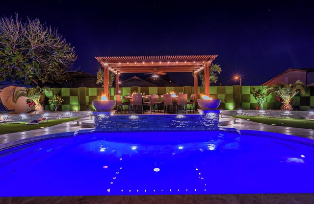 7BR/4BATH Getaway SC w/Arcade Room, HEATED Pool, Billiards, Hot Tub & Mini Golf