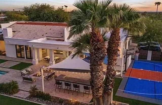 7BR Estate, Sport Court, Chef's Kitchen, Pool, Hot Tub, & Fun Games