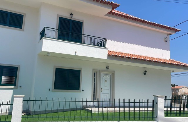 7min to the beach & 23min to Lisbon city, offering convenience & coastal charm