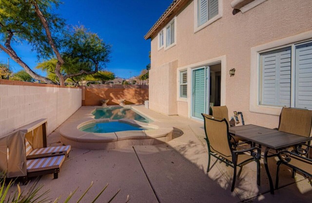 7ppl 4Qu2twins POOL/SPA Pets Pay kids ok Summerlin