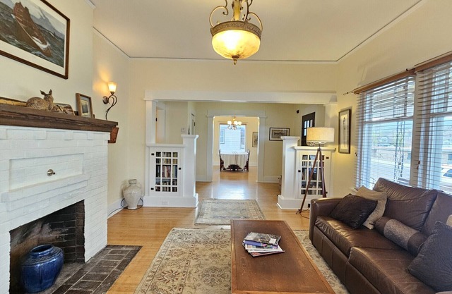 7th Street Charm – Historic Home for a Relaxing Stay