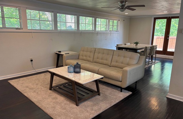 7th Street Modern Loft with Wifi and a Chill Deck