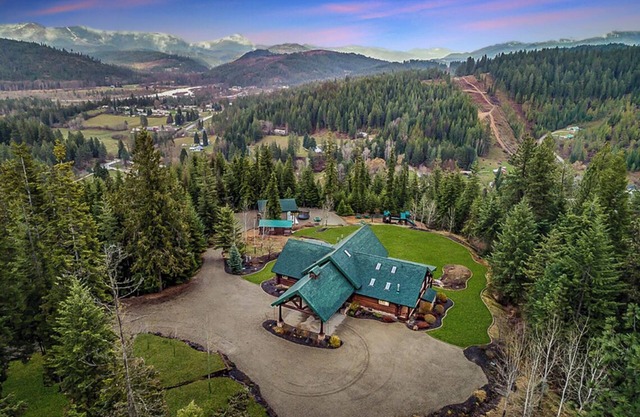 8 Acre Private Estate| Zipline | 5 mi to Silver Mtn
