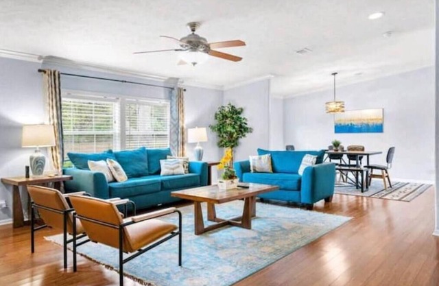 8 acres Ranch - 3 Homes - Sleeps 24 - Dripping