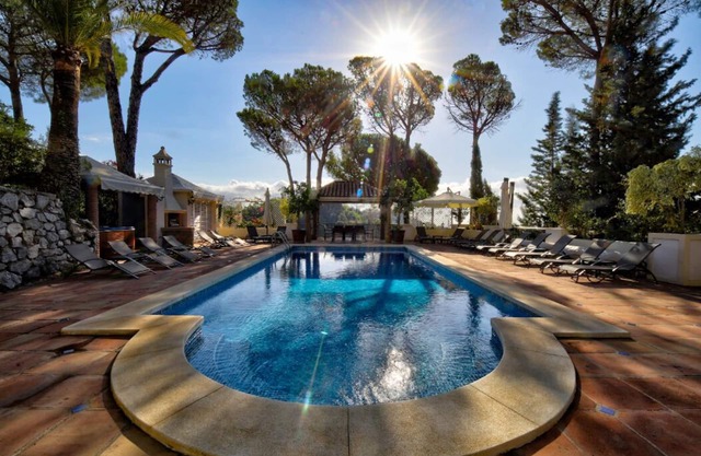 Villa mit 10 Schlafzimmern, beheiztem Pool, ideal für Familien, Hochzeiten, Firmen und VIPs