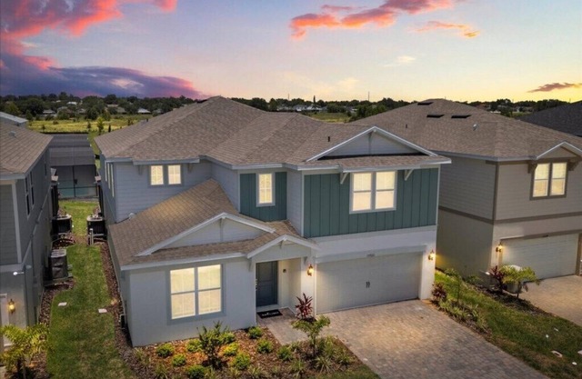 8 Bedrooms / 6 Bathrooms / Windsor Cay (15960SC)