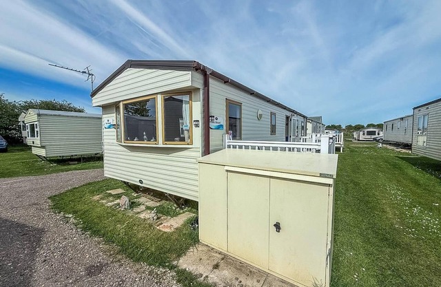 8 berth caravan with decking at Sunnydale in Lincolnshire ref 35087S