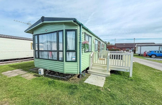 8 berth caravan with WiFi at Sunnydale Park in Skegness ref 35220KC