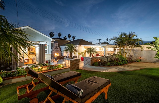 8 blocks to beach, hot tub, fireplace, grill, patio, yard, bicycles, ping pong.