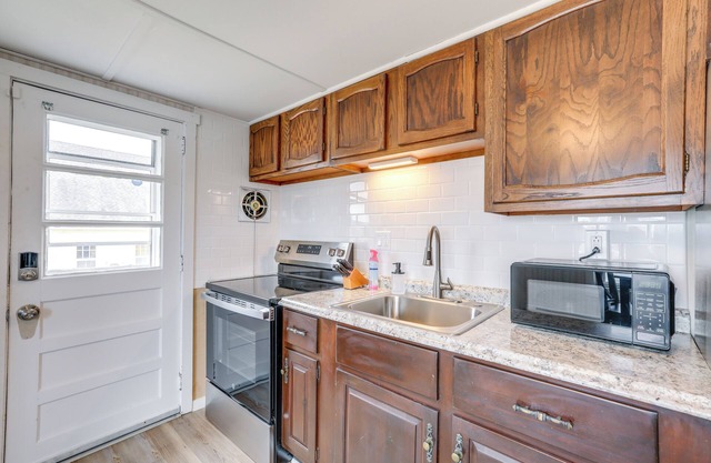 8 Mi Barnegat Lighthouse: Apt w/ Balcony!