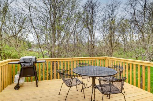 8 Mi to Ark Encounter Family Home with Deck and Grill