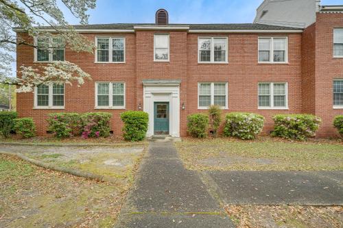 8 Mi to Beach Cozy Condo Getaway in Wilmington!