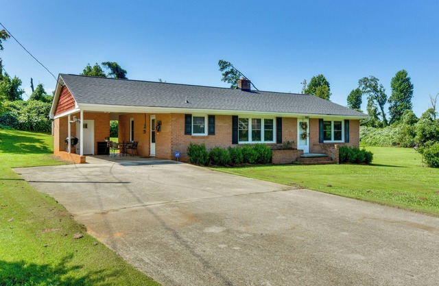 8 Mi to Clemson: Peaceful Family Home w/ Yard