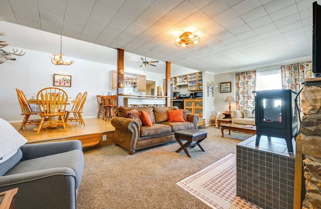 8 Mi to Hiking: Home w/ Patio in Dtwn Pioche