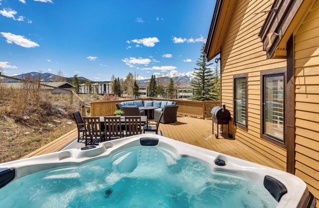 8 Mi to Keystone: Home w/ Hot Tub in Dillon
