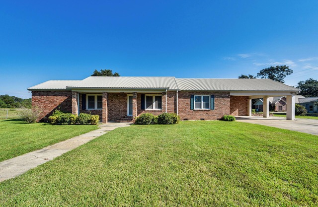 8 Mi to Lafayette: Dog-Friendly Home w/ Large Yard