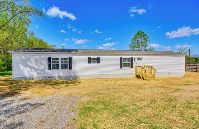 8 Mi to Main Street: Home w/ Yard in Bedford!