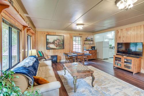 8 Mi to Yosemite National Park Cabin with Fire Pit