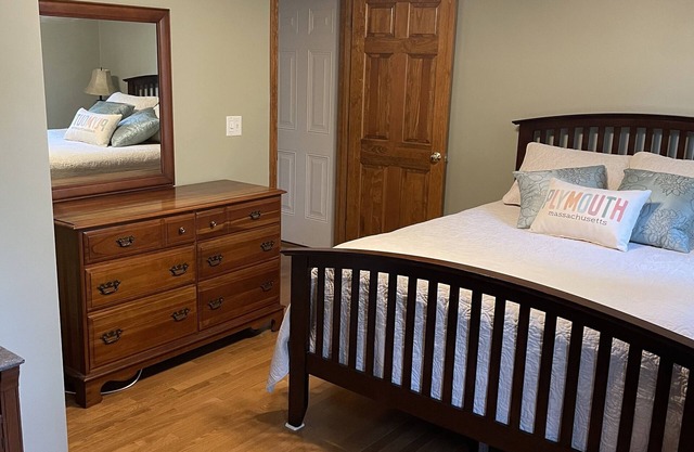 8 miles from Plymouth Downtown, 6 miles from Cape Cod Canal and beach