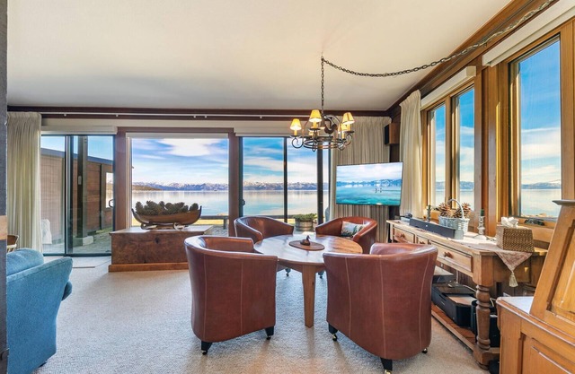 Lakefront|Pool|Pier|Bouys|Pickleball|Walk to town