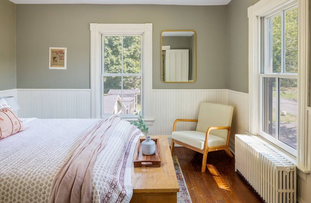 8 Min To Hudson! Newly Renovated Home w/ Yard