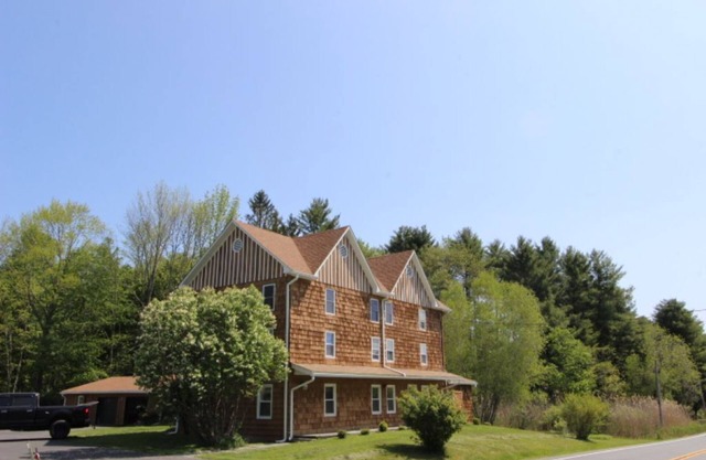 8 minutes to Bethel Woods! Apt. 1 is on the First Floor and newly remodeled