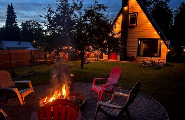 8 Minutes to Glacier National Park A-Frame With Hot Tub
