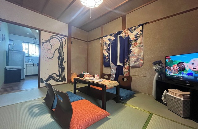 8 minutes walk to Sanjo station/12mins walk to GION
